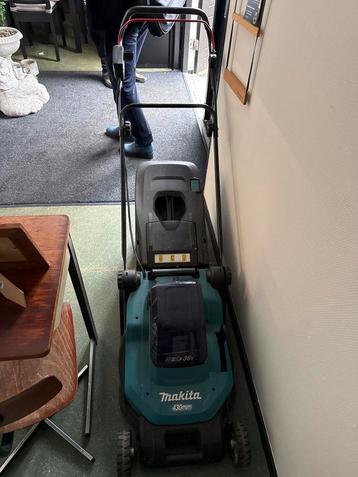 Makita Grasmaaier (Zonder Accu) beschikbaar voor biedingen
