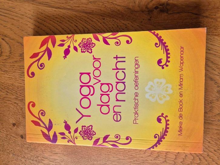 Miriam Wapenaar - Yoga voor dag en nacht, Boeken, Esoterie en Spiritualiteit, Zo goed als nieuw, Instructieboek, Meditatie of Yoga