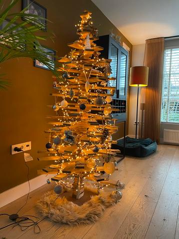 Houten kerstboom 175cm hoog beschikbaar voor biedingen