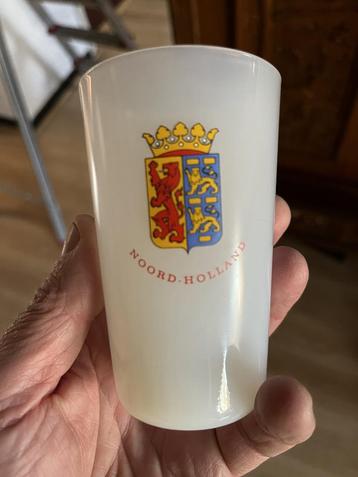 Melkglazen van de provincies beschikbaar voor biedingen