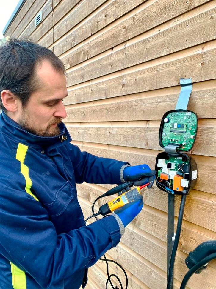 Erkend Elektricien | thuisbatterij, laadpaal, inspectie, Diensten en Vakmensen, Elektriciens