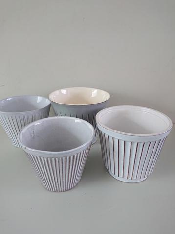 4 vintage witte Bloempotten gestreept oa Erica beschikbaar voor biedingen