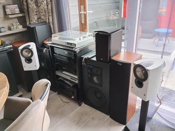 2 Kef iq10 speakers wit met of zonder standaard 100Wrms@8ohm beschikbaar voor biedingen