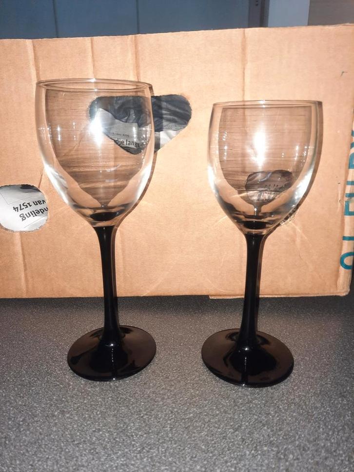 Vintage Franse wijn & champagne glazen met zwarte voet, Huis en Inrichting, Woonaccessoires | Kandelaars en Kaarsen, Gebruikt