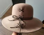 Te koop: dameshoed Complit met bijzondere garnering, Kleding | Dames, Hoeden en Petten, Ophalen of Verzenden