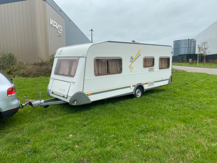 Knaus Sudwind 550TK | stapelbed | zeer nette staat | 2e eig., Caravans en Kamperen, Caravans, Particulier, tot en met 5, 1250 - 1500 kg