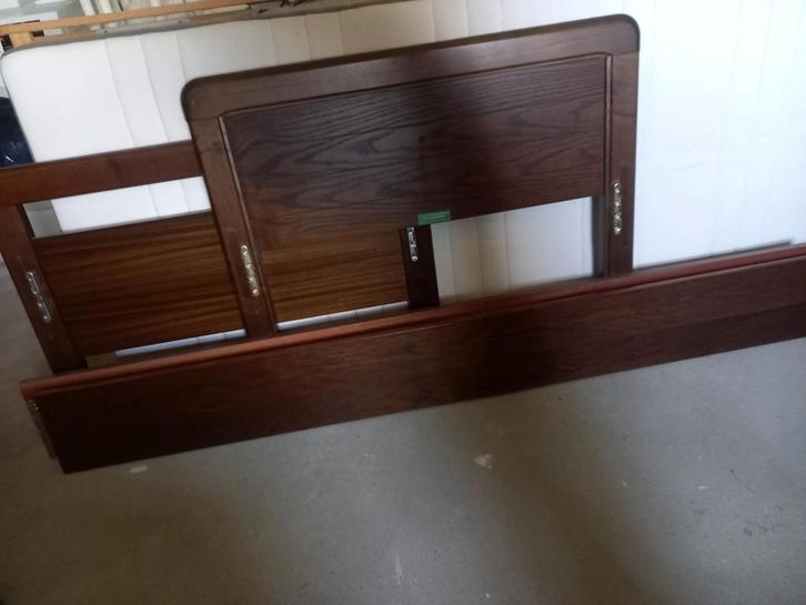 Eenpersoonsbed met elektrische lattenbodem, Huis en Inrichting, Slaapkamer | Bedden, Gebruikt, Eenpersoons, 90 cm, 200 cm, Hout