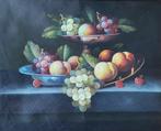 20e eeuw - stilleven met druiven, perziken en frambozen, Antiek en Kunst, Kunst | Schilderijen | Klassiek, Ophalen of Verzenden
