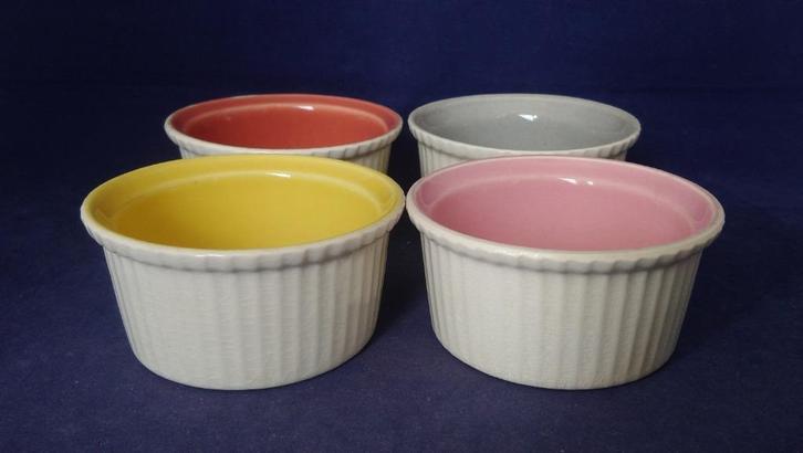 Villeroy & Boch - 4 oude ramekins met pastel binnenzijde, Antiek en Kunst, Antiek | Servies los, Ophalen of Verzenden