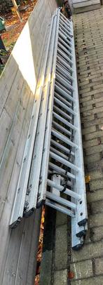 Dirks & Dirks optrekladder 3x18 (12,8 meter), Doe-het-zelf en Verbouw, Ladders en Trappen, Ophalen, Zo goed als nieuw, Ladder