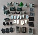 Tupperware box met lego rotsen, onderdelen kasteel, Kinderen en Baby's, Speelgoed | Duplo en Lego, Ophalen, Zo goed als nieuw