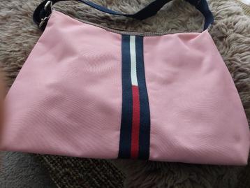Damestasje Tommy Hilfiger beschikbaar voor biedingen