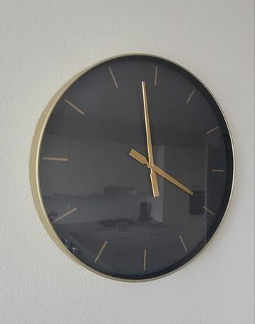 Ronde hangklok goud met zwart, 51 cm doorsnee beschikbaar voor biedingen
