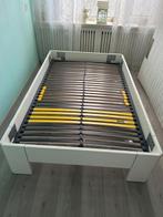 Bed met matras, Ophalen, Wit, Zo goed als nieuw, Twijfelaar