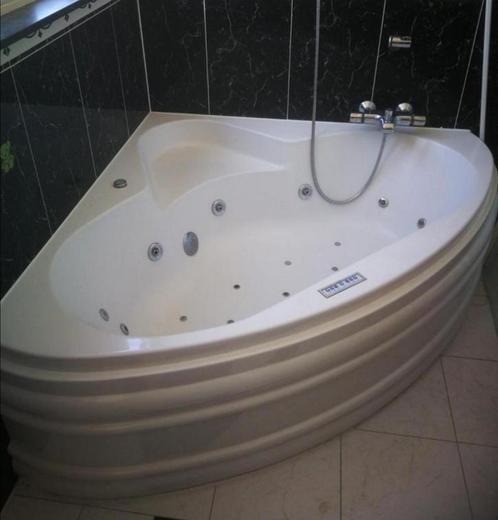 Bad, jacuzzi, whirlpool, Huis en Inrichting, Badkamer | Complete badkamers, Gebruikt, Ophalen