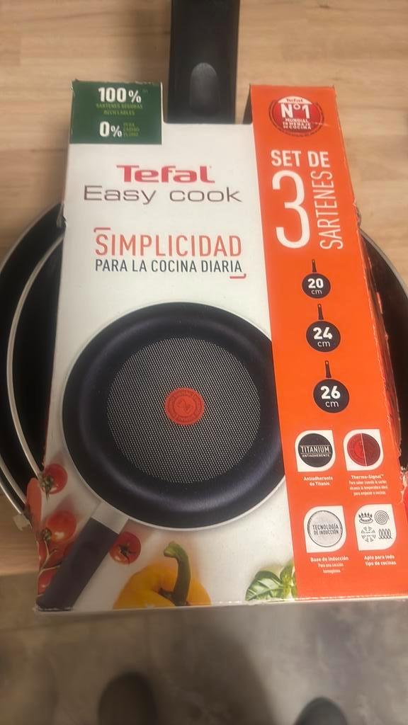 Tefal easy cook. Set van drie pannen, Huis en Inrichting, Keuken | Potten en Pannen, Nieuw, Koekenpan of Braadpan, Rvs, Inductieplaat