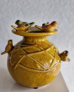 Geel vaasje met vogels, Gebruikt, Geel, Aardewerk of Porselein, Ophalen of Verzenden