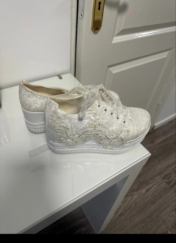 Elegante Bruidssneakers - Nieuw!, Kleding | Dames, Schoenen, Nieuw, Sneakers of Gympen, Wit, Ophalen of Verzenden