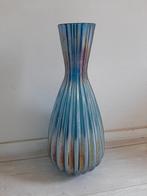 Colmore metallic blauwe vaas - Handgeblazen Glas, Huis en Inrichting, Woonaccessoires | Vazen, Blauw, Ophalen of Verzenden, Minder dan 50 cm