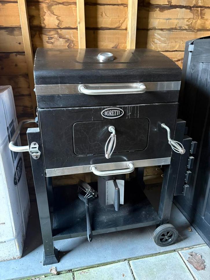 Boretti Carbone houtskoolbarbecue 2.0, Tuin en Terras, Houtskoolbarbecues, Zo goed als nieuw, Met accessoires, Ophalen