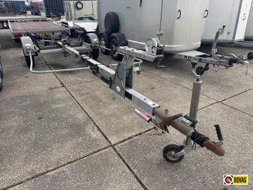 Bij Impex boottrailer ongeremd enkelas lengte 550 cm beschikbaar voor biedingen