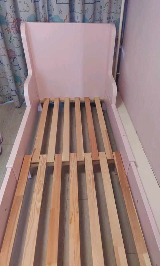 Ikea roze meegroei bed met lattenbodem, Kinderen en Baby's, Kinderkamer | Bedden, Zo goed als nieuw, 180 cm of meer, 70 tot 85 cm