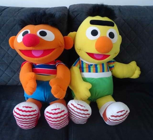 Bert en Ernie Sesamstraat grote knuffels XL 65 & 70 cm lang, Kinderen en Baby's, Speelgoed | Knuffels en Pluche, Zo goed als nieuw