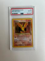 Moltres Holo PSA 8 Fossil, Ophalen of Verzenden, Nieuw, Losse kaart, Foil