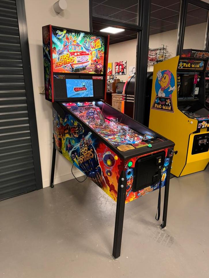 Prachtige flipperkast Stern Foo Fighters Pinball, Verzamelen, Automaten | Flipperkasten, Zo goed als nieuw, Dot-matrix, Flipperkast