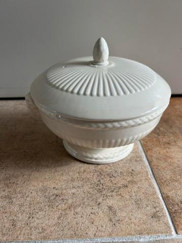 Wedgwood of Etruria & Barlaston Edme Groente Terrine op Voet beschikbaar voor biedingen