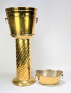 1530. Messing piëdestal en jardinière, ca. 1890-1920