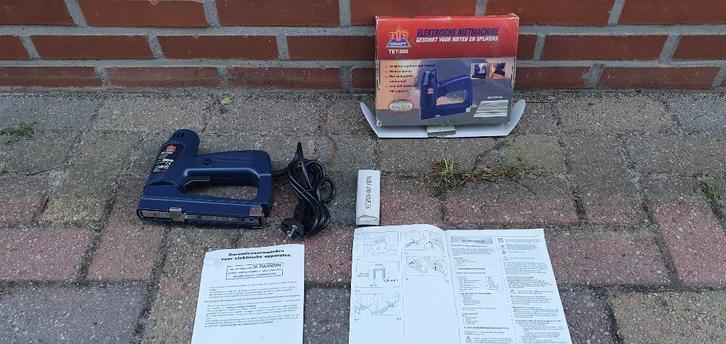 te koop blauwe topkraft electr.nieten machine met nieten, Doe-het-zelf en Verbouw, Gereedschap | Handgereedschap, Nieuw, Ophalen of Verzenden