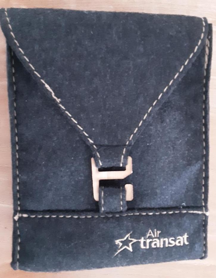 Air Transat comfort bag met inhoud - toilettasje - NIEUW, Verzamelen, Luchtvaart en Vliegtuigspotten, Zo goed als nieuw, Overige typen