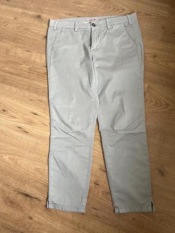 Chino Italiaans model 40Weft khaki beschikbaar voor biedingen