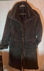 Mooie donkerbruine lammy coat suède mt 38, Kleding | Dames, Jassen | Winter, Ophalen of Verzenden, Zo goed als nieuw, Bruin