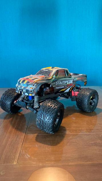 Traxxas Stampede (defect) met onderdelen en body's beschikbaar voor biedingen