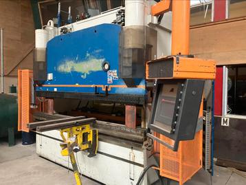 Te koop: kantbank 160 ton met veel messen beschikbaar voor biedingen