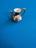 20ste eeuws beeldje van een koffiekan, Ophalen