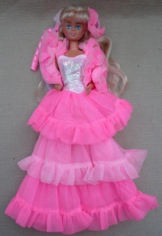 Petra von Plasty in roze jurk (ca. jaren negentig), Verzamelen, Poppen, Gebruikt, Pop, Ophalen of Verzenden