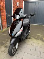 Piaggio zip 2010, Fietsen en Brommers, Scooters | Piaggio, Ophalen, Zo goed als nieuw, Benzine, Zip