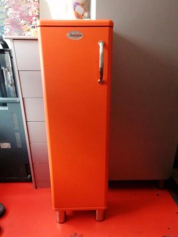 oranje Malibu kastje vintage  beschikbaar voor biedingen