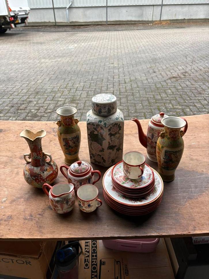Decoratieve Chinese porseleinen set vaasjes, theepot &kopjes, Antiek en Kunst, Antiek | Servies compleet, Ophalen of Verzenden