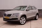 Skoda Karoq 1.5 TSI ACT Business Edition | Pano | Trekhaak |, Auto's, 4 cilinders, 150 pk, Leder en Stof, Karoq