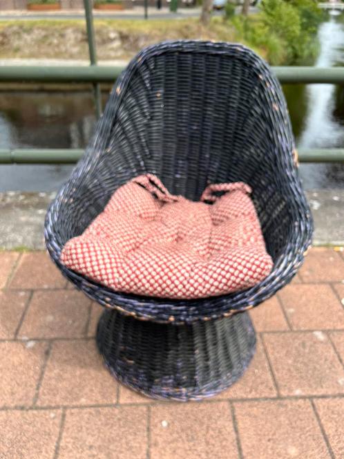 Te Koop : Rotan Rieten Faueuil Stoel Riet Zie Foto’s, Huis en Inrichting, Fauteuils, Gebruikt, Riet of Rotan, 50 tot 75 cm, Minder dan 75 cm