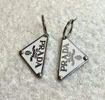 Prada Symbole logo silver earring wit nieuw, Overige materialen, Hangers, Wit, Nieuw