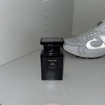 Tom Ford oud wood 100ml beschikbaar voor biedingen