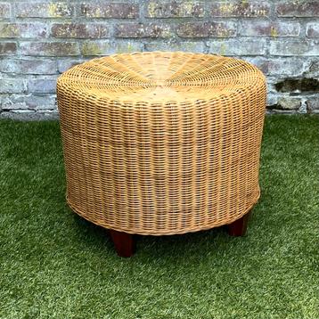 Rotan poef hocker voetenbank bijzettafel rond beschikbaar voor biedingen