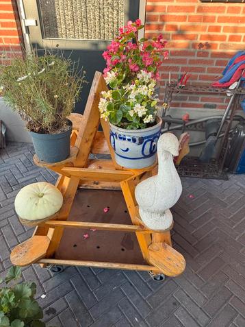 Mooie bloemen/aardbeienbak kar beschikbaar voor biedingen