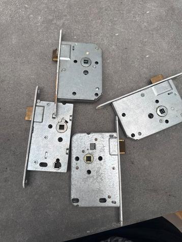 4 Simpele Deursloten beschikbaar voor biedingen