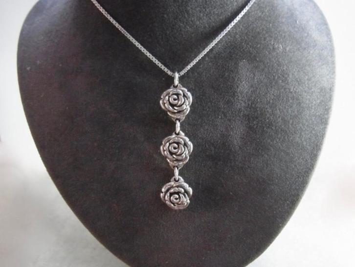 Unika, zilveren hanger met 3 roosjes, Sieraden, Tassen en Uiterlijk, Kettinghangers, Nieuw, Zilver, Zilver, Bloem of Plant, Ophalen of Verzenden